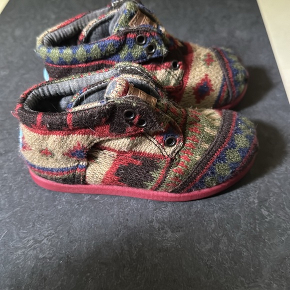 Toms, sweater high top, toddler 7, Velcro closure - Picture 4 of 7